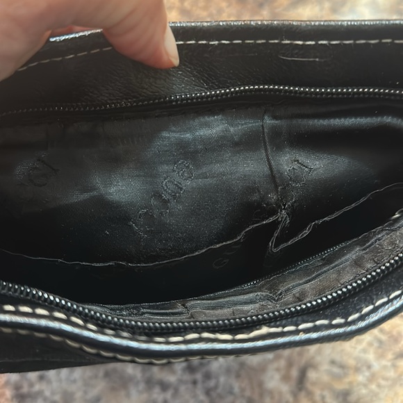 Gucci Black and Red Messenger Bag with Iconic Stripes - Picture 8 of 11